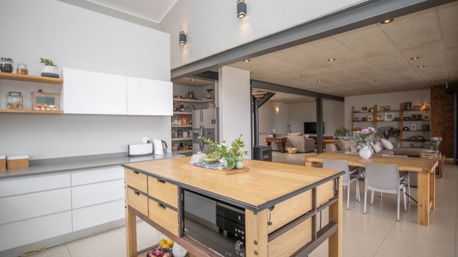 5 Bedroom Property for Sale in The Coves North West